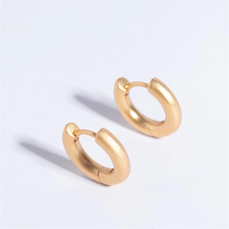 cartilage huggie hoop